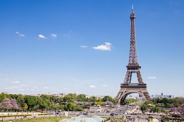 Can You Visit The Eiffel Tower While It's Being Painted?
